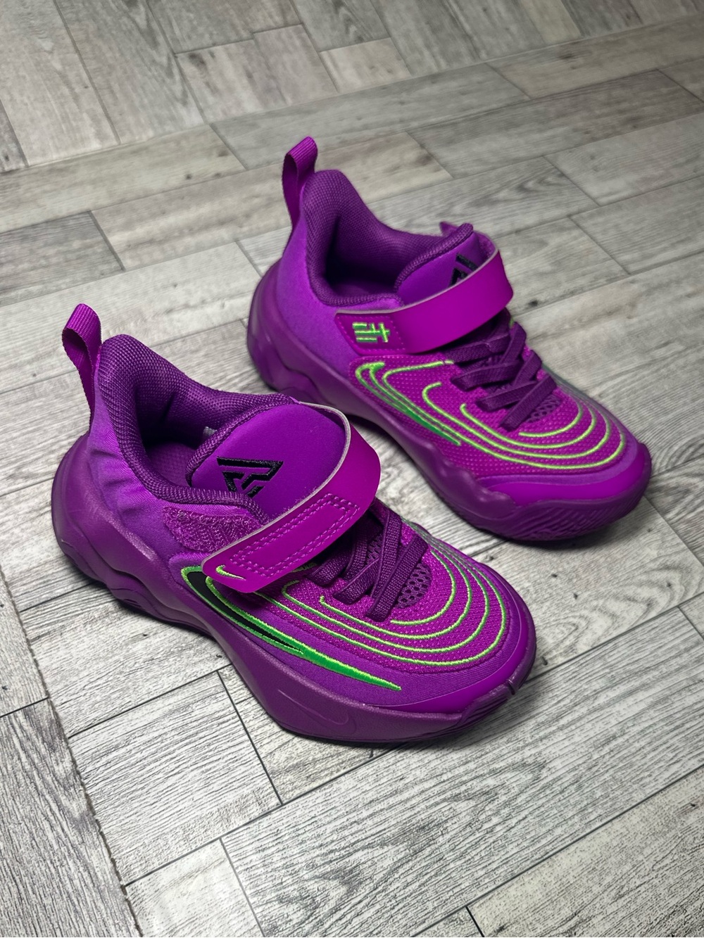Nike Athens Logos Kids Sneakers in Bright Purple with Neon Green Accents size 9C